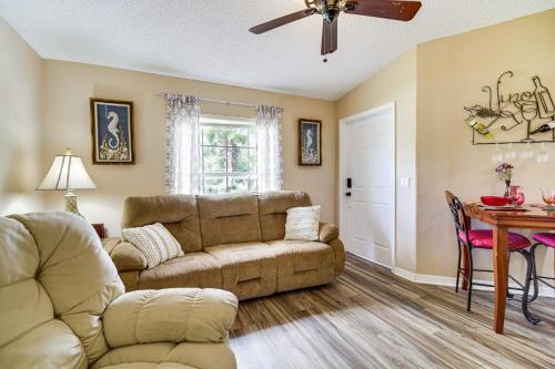 Dog Friendly 8ml to Beach Fire Pit Hot Tub in Sebastian, USA
