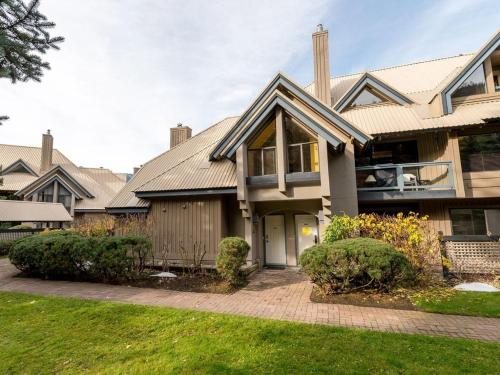 Foxglove 16 Beautiful 3 bedroom townhome close to Village FG. in Whistler, Canada