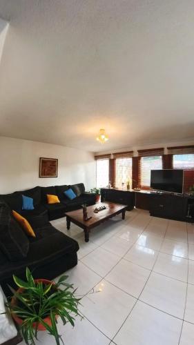 Létesítmények, Ole España (Ole Espana) near La Aurora nemzetközi repülőtér