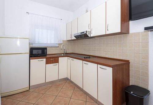 Apartment with Sea View image 5