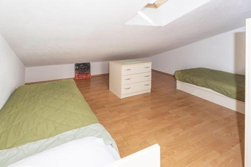 Three-Bedroom Apartment with View image 9