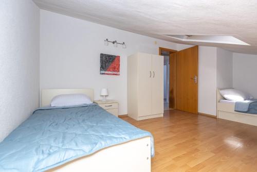 Three-Bedroom Apartment with View image 5