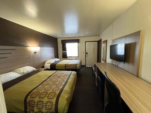 2 double beds