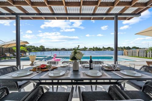 Miami Lakefront Paradise Heated Pool 5 Beds in Miami, USA