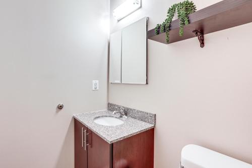 2 Mi to Dtwn Philadelphia Home with Fire Pit! in Philadelphia, USA