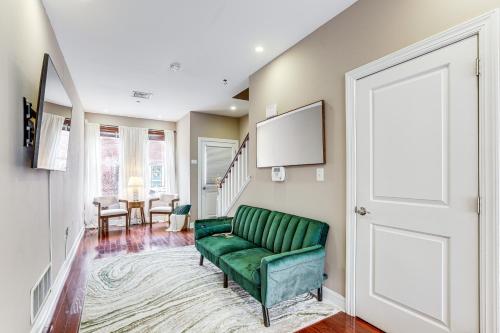 2 Mi to Dtwn Philadelphia Home with Fire Pit! in Philadelphia, USA