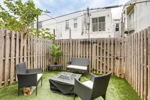 2 Mi to Dtwn Philadelphia Home with Fire Pit! in Philadelphia, USA