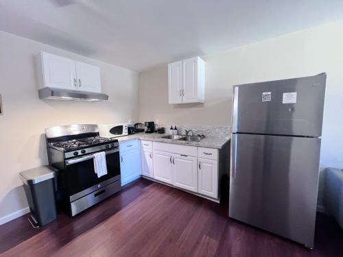 Kitchen, Calligraphy home with Private Deck near SDSU in Allied Gardens