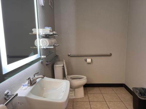 Zen Living Suites Extended Stay - Jacksonville - Orange Park - image 16