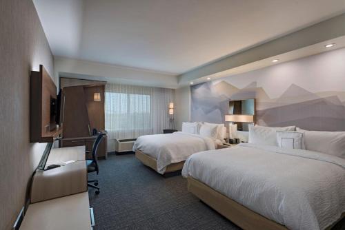 Deluxe Queen Suite