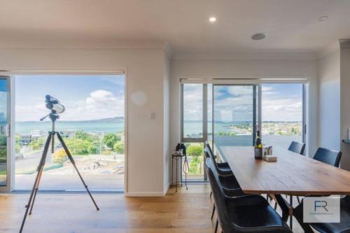 Spectacular Ocean Views - Castor Bay, Auckland (foto 2)