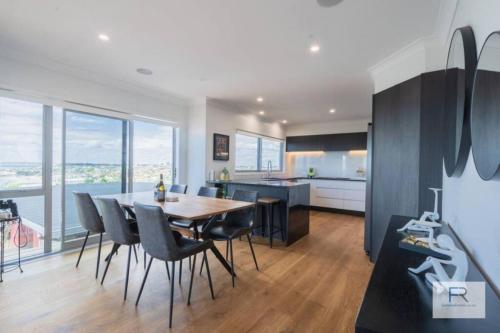 Spectacular Ocean Views - Castor Bay, Auckland (foto 4)