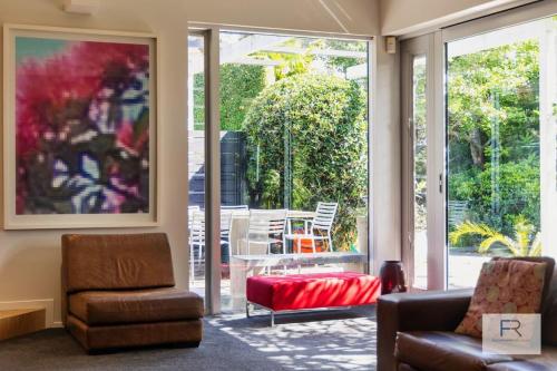Westmere Poolside Escape, Auckland