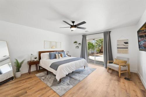 Desert Oasis-Large Pool & Spa, Firepit, Gameroom, Hammocks in Desert Hot Springs, USA