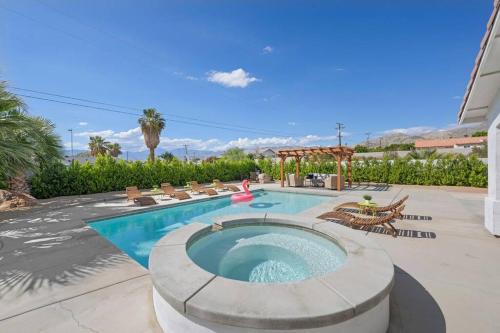 Desert Oasis-Large Pool & Spa, Firepit, Gameroom, Hammocks in Desert Hot Springs, USA