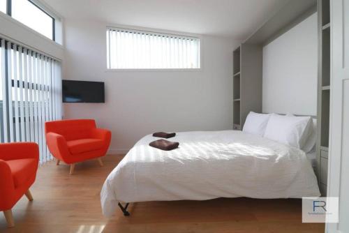 Cosy Tiny Home with Ocean Views, Auckland (photo 6)