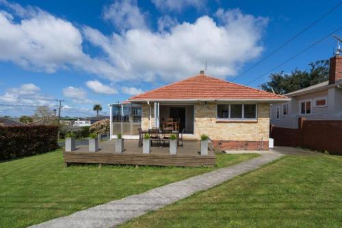 Charming One Tree Hill House by Furnished Rentals