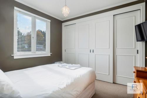 Spacious Mt Eden Apartment, Окленд (фото 6)