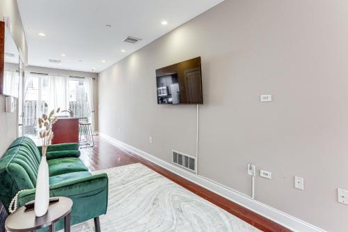 2 Mi to Dtwn Philadelphia Home with Fire Pit! in Philadelphia, USA