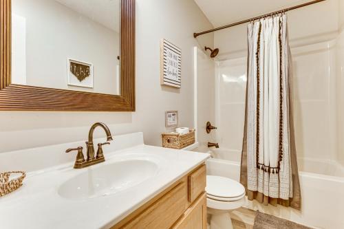 Home Less Than 2 Mi to Mtn Greens Golf Massanutten Ski! - image 11