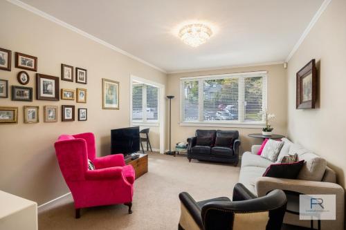 Spacious Mt Eden Apartment, Окленд (фото 10)