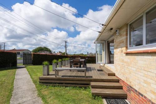 Charming One Tree Hill House by Furnished Rentals in أونيهونجا