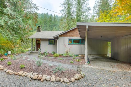 Quiet and Romantic Cabin Getaway on McKenzie River! - image 12