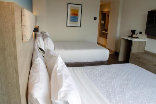 607761285 Holiday Inn Express Guadalajara Expo by IHG
