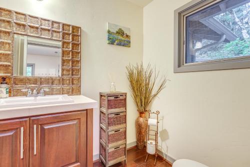 Quiet and Romantic Cabin Getaway on McKenzie River! - main image