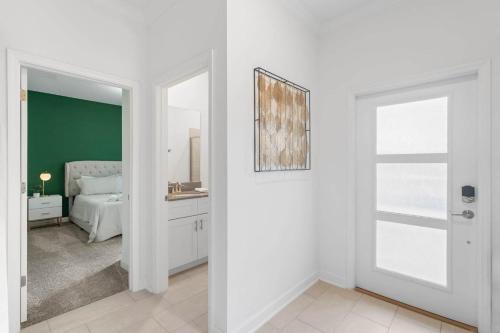 Modern 4 Bed Home Themed Rooms Prime Location in Kissimmee, USA
