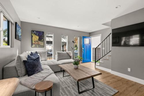 Brand New Coastal Contemporary in Pacific Beach in San Diego, USA
