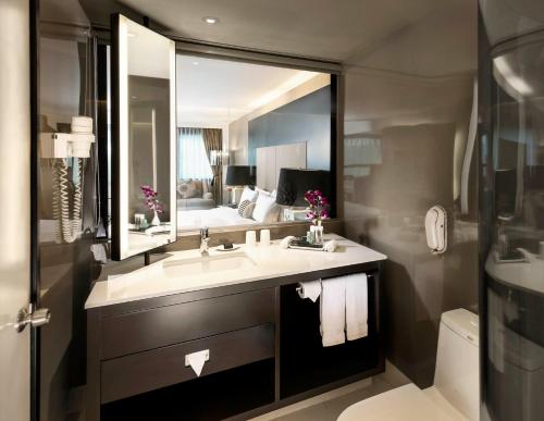 room detail thumbnail 2