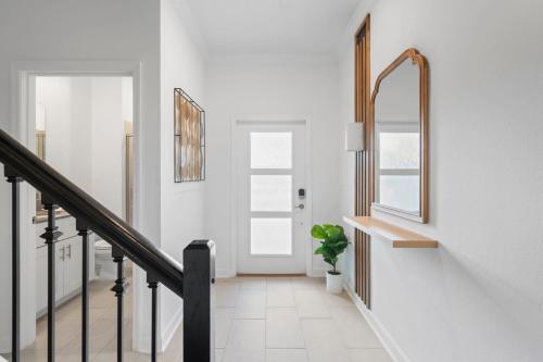 Modern 4 Bed Home Themed Rooms Prime Location in Kissimmee, USA
