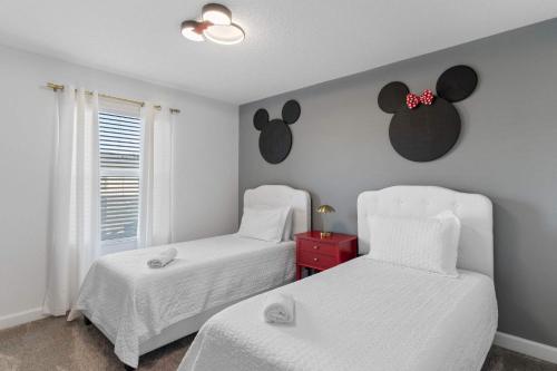 Modern 4 Bed Home Themed Rooms Prime Location in Kissimmee, USA