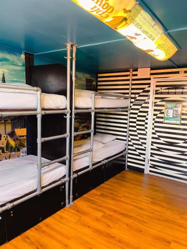 Bed in 8-12 Bed Mixed Dormitory Room image 2