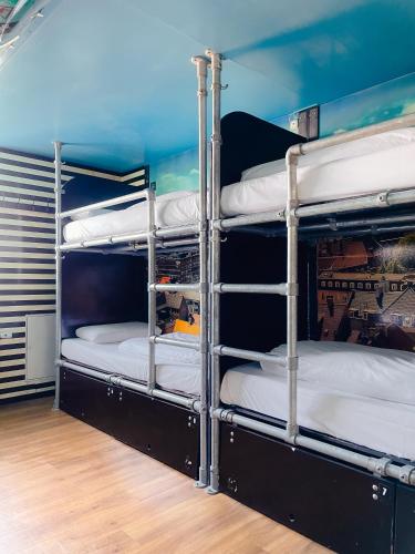 Bed in 8-12 Bed Mixed Dormitory Room image 3