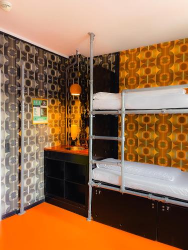 6 Bed Private Room image 4