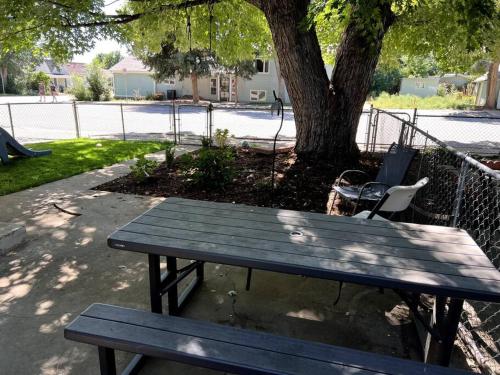 Walk to Dining Breweries and Shops Plus New Hot Tub in Louisville, USA