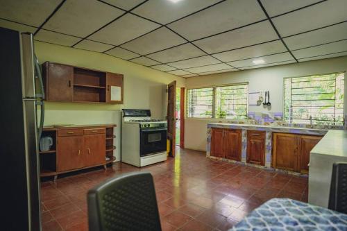 Sihua Escape in Acachapa