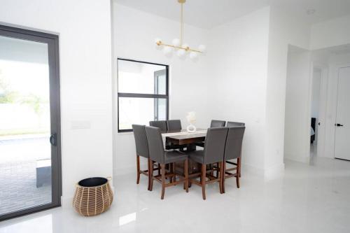 Cape Coral home with pool and game room