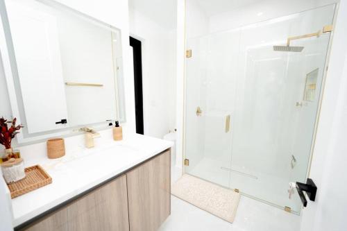 Cape Coral home with pool and game room