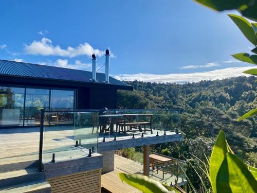 Nestled in Nature 3 Bedroom Treetop Retreat with Spa Pool & Sauna, Raglan (zdjęcie 10)