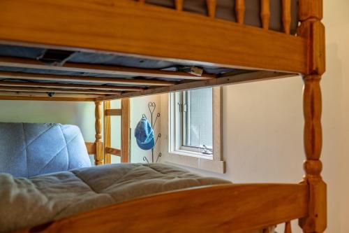 The Après-Alpine by AvantStay Cozy Modern Cabin w Deck in Lake Harmony, USA