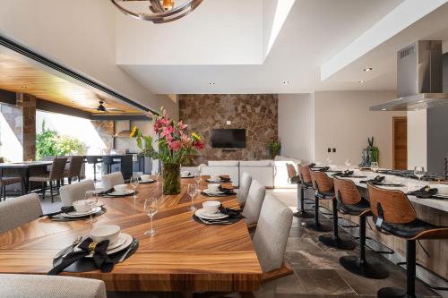 Casa Coronado, 6BR Luxury Home in Ventanas Golf Resort in San Miguel de Allende, Mexico