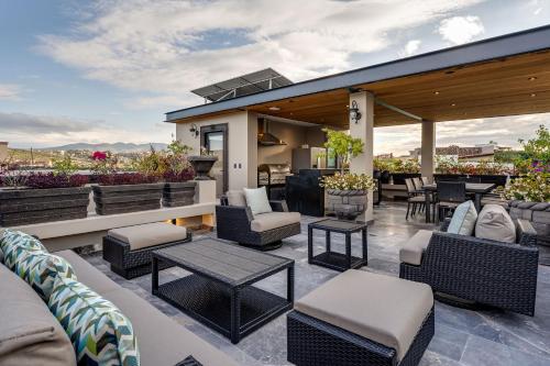 Casa Coronado, 6BR Luxury Home in Ventanas Golf Resort in San Miguel de Allende, Mexico