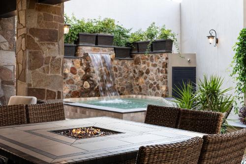 Casa Coronado, 6BR Luxury Home in Ventanas Golf Resort in San Miguel de Allende, Mexico