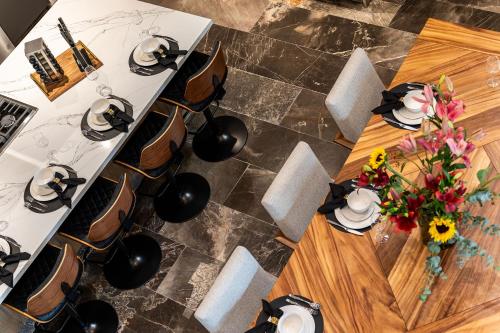 Casa Coronado, 6BR Luxury Home in Ventanas Golf Resort in San Miguel de Allende, Mexico