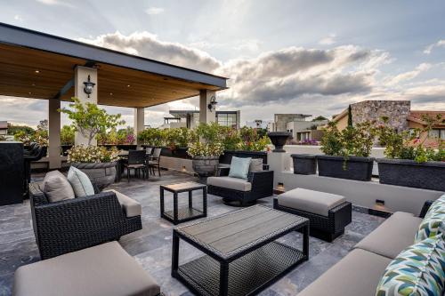 Casa Coronado, 6BR Luxury Home in Ventanas Golf Resort in San Miguel de Allende, Mexico