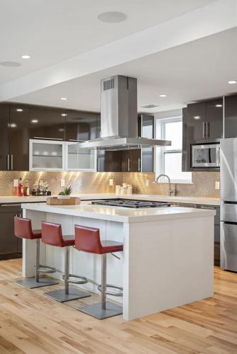3BR Luxury LoHi Townhome Rooftop Views Sleeps 6 Family in Denver, USA