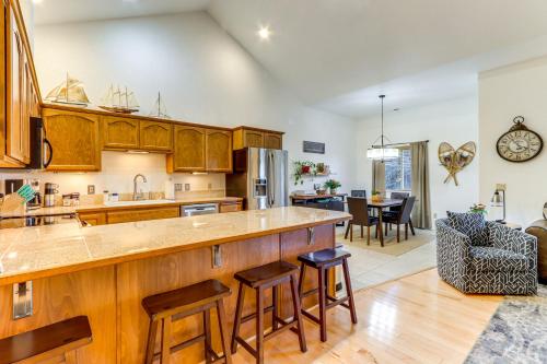 Modern Coeur dAlene Getaway Condo Walk Downtown! - image 2